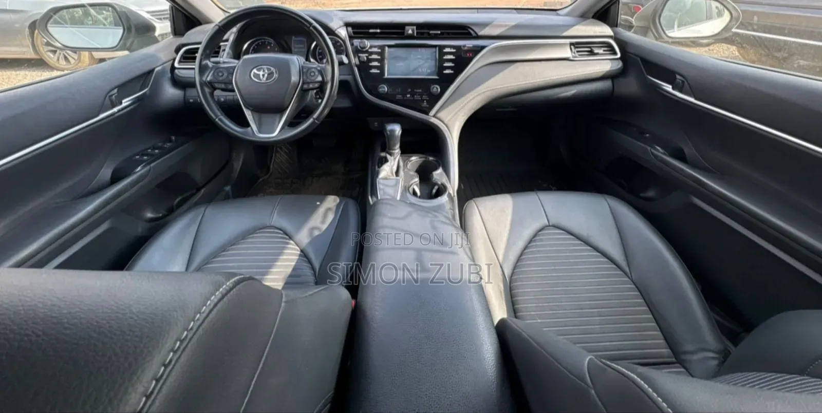 Toyota Camry SE (2.5L 4cyl 8A) 2019 White