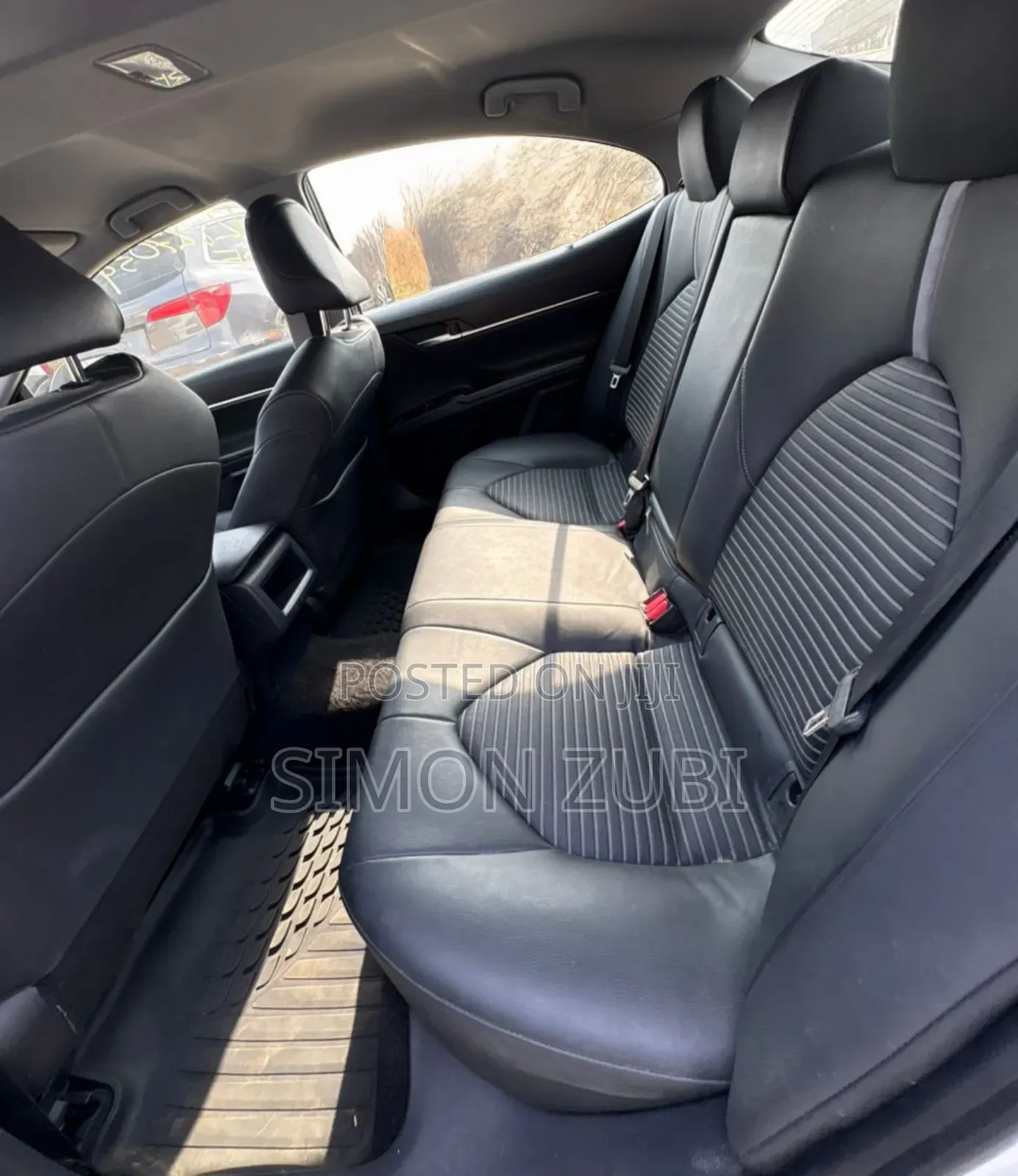 Toyota Camry SE (2.5L 4cyl 8A) 2019 White