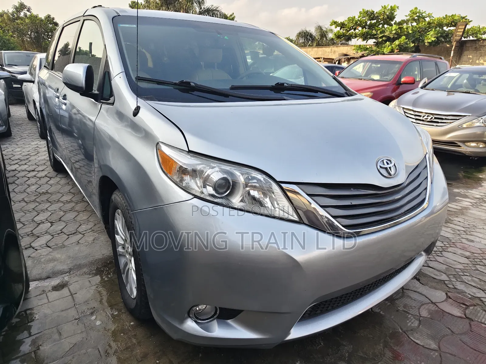 Toyota Sienna Limited FWD 7-Passenger 2013 Silver