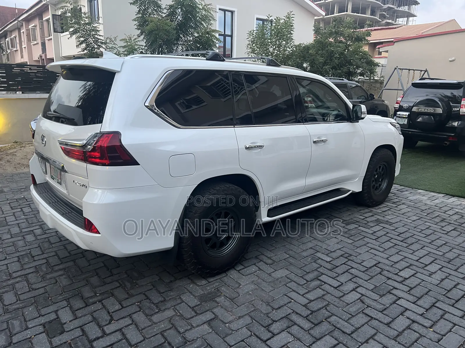 Lexus LX 570 AWD 2016 White