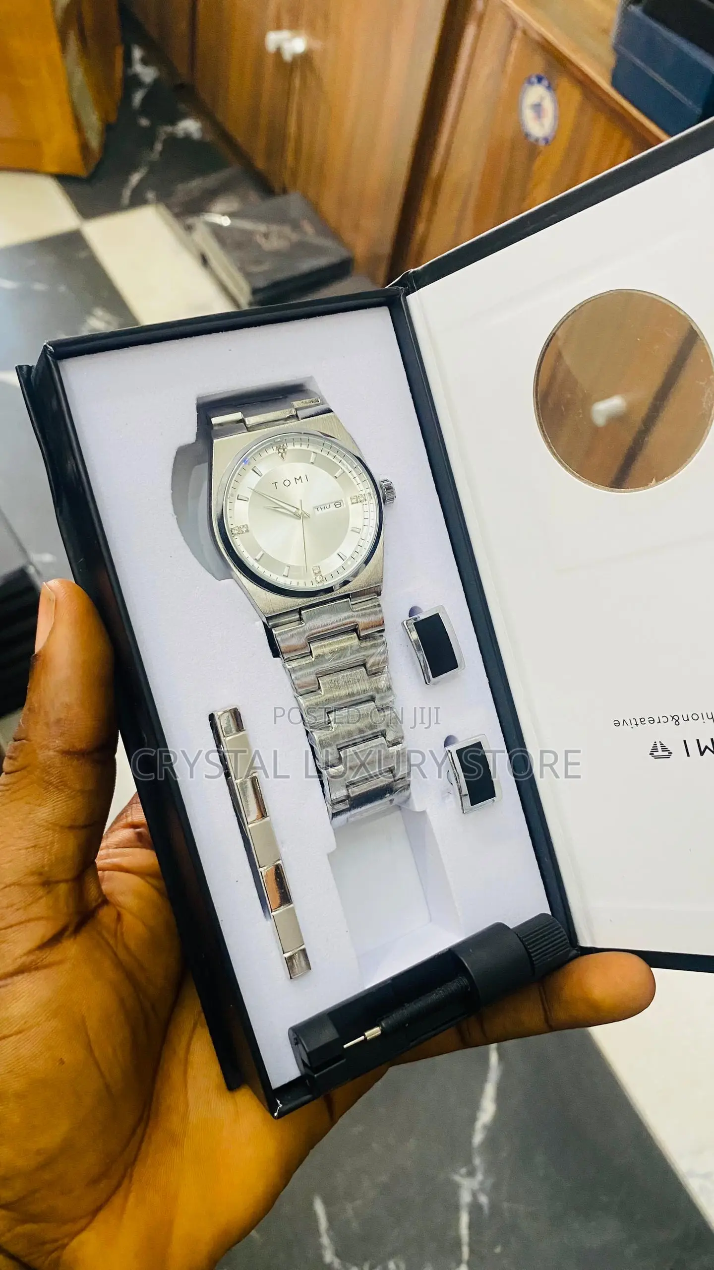 Tomi Quality Men Chain Strap Wristwatch