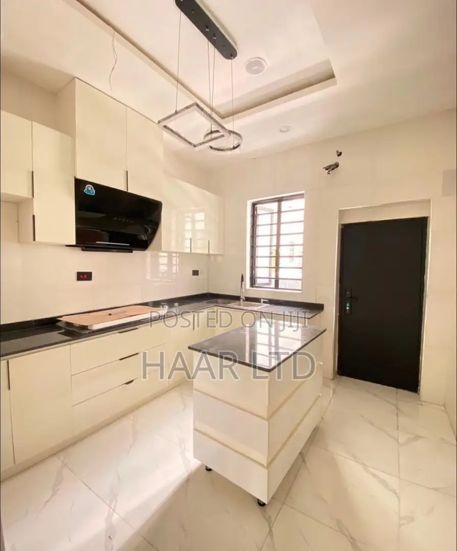4bdrm Duplex in Lekki Phase 2 for rent