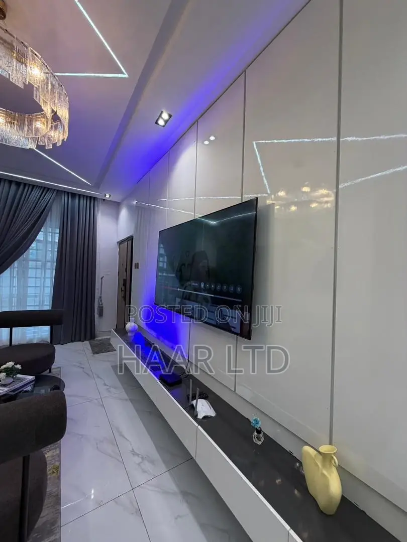 Furnished 5bdrm Apartment in Chevron for sale