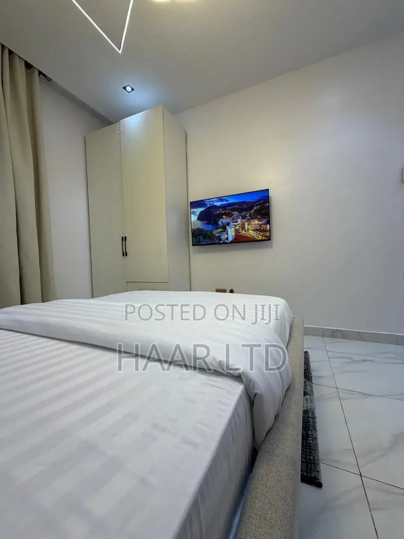 Furnished 5bdrm Apartment in Chevron for sale