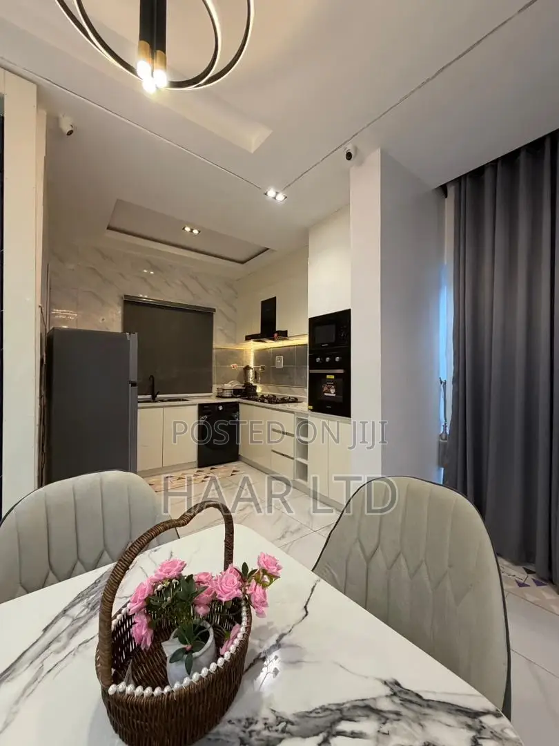 Furnished 5bdrm Apartment in Chevron for sale