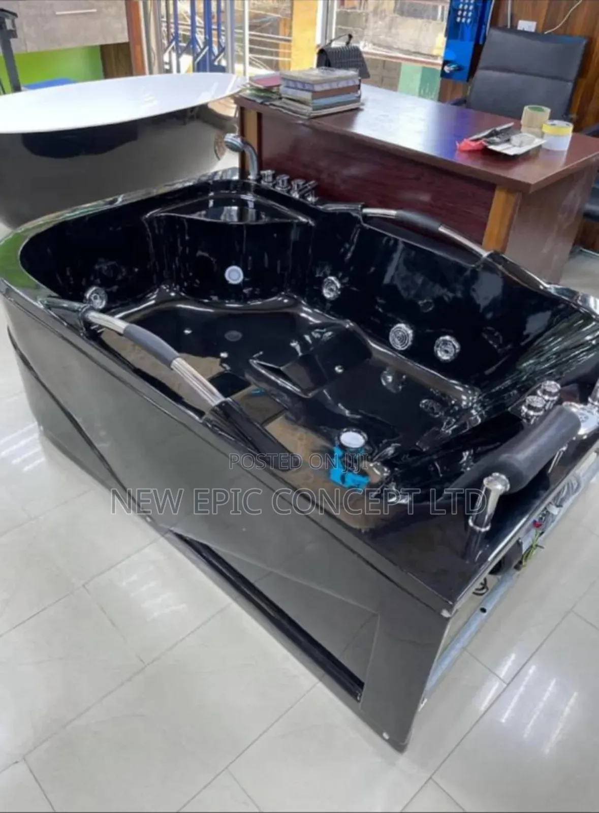High Quality Double Black Jacuzzi With Complete Accessories