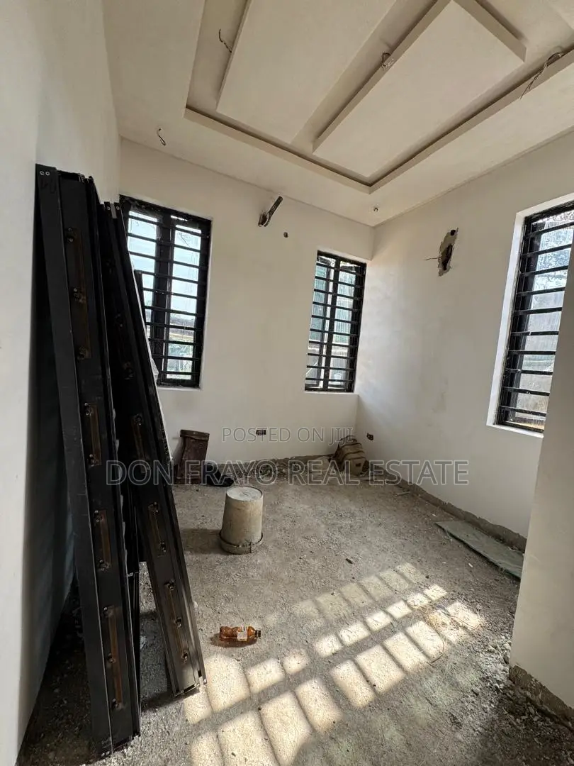 4bdrm Duplex in Jericho Gra for sale