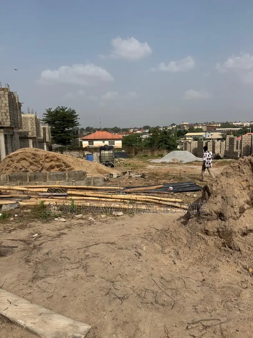 4bdrm Duplex in Jericho Gra for sale
