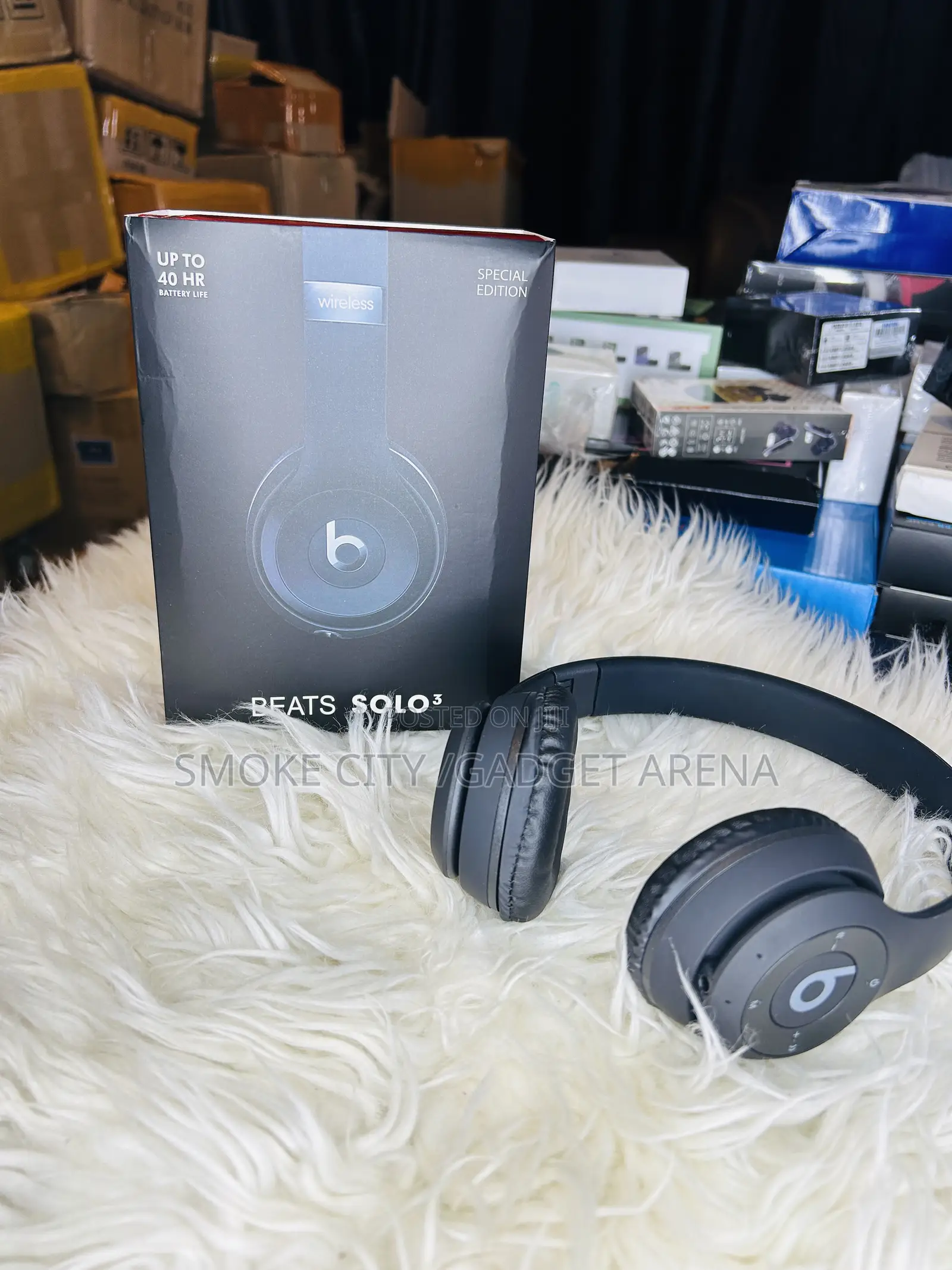 Beat Solo 3 Available in Black , Red , White, Gold