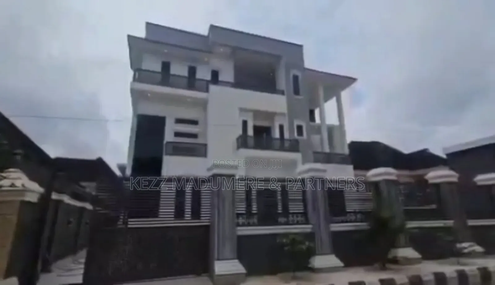 9bdrm Duplex in Udenwa Gardens for sale