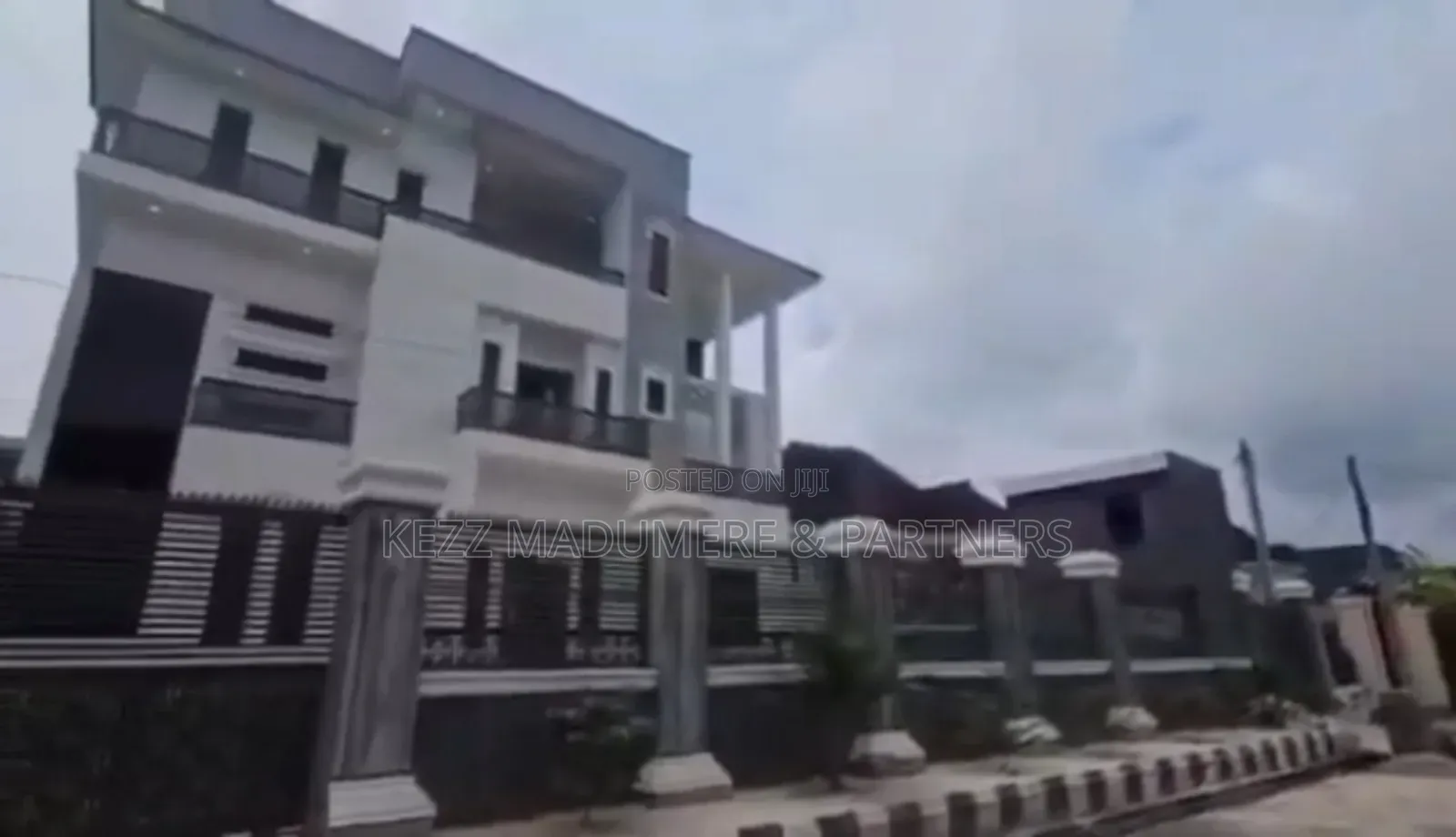 9bdrm Duplex in Udenwa Gardens for sale