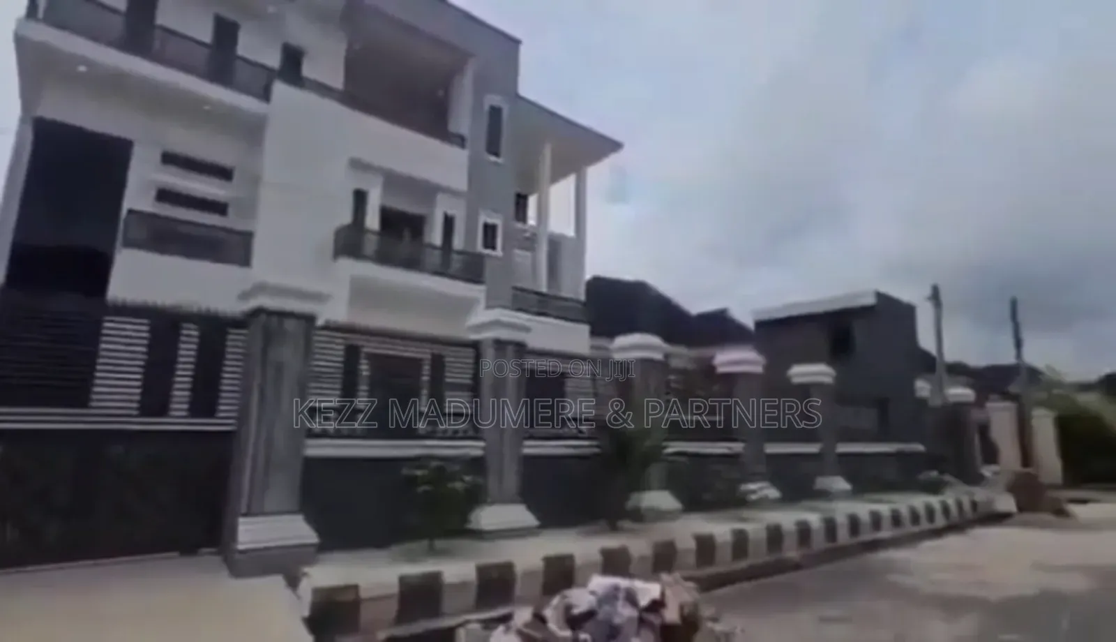 9bdrm Duplex in Udenwa Gardens for sale
