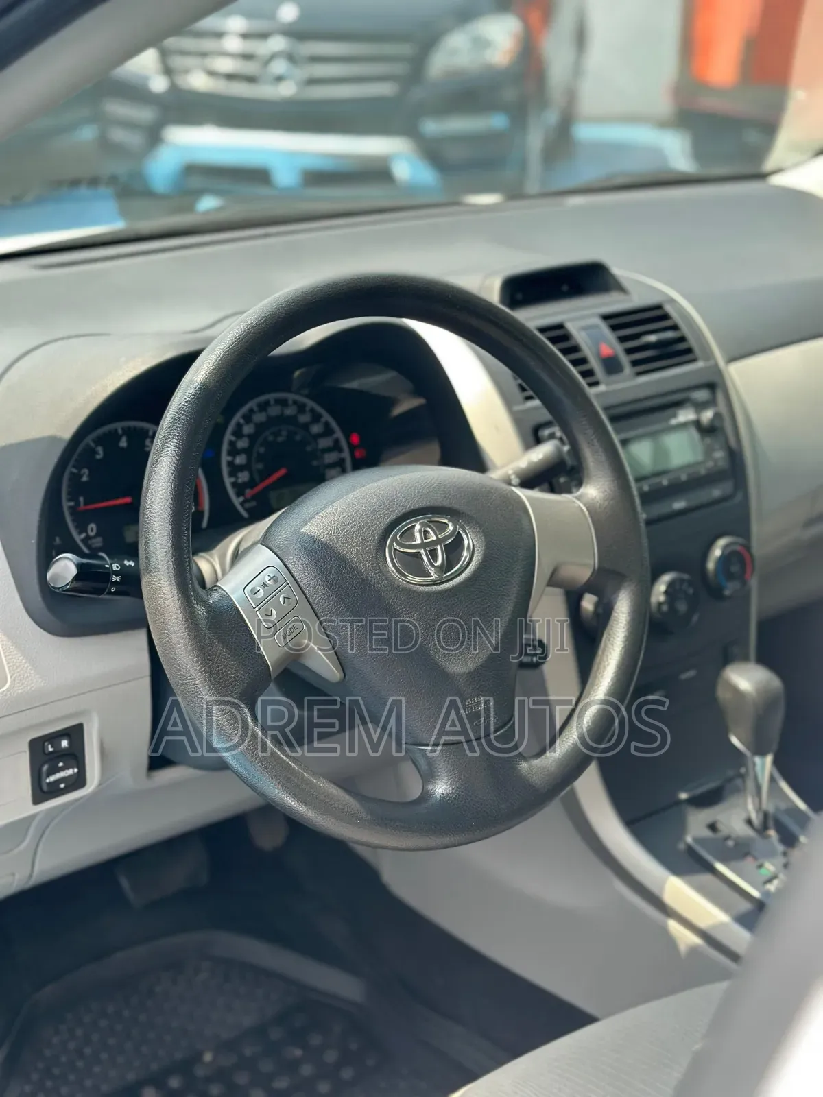 Toyota Corolla LE 4dr Sedan (1.8L 4cyl 4A) 2013 White