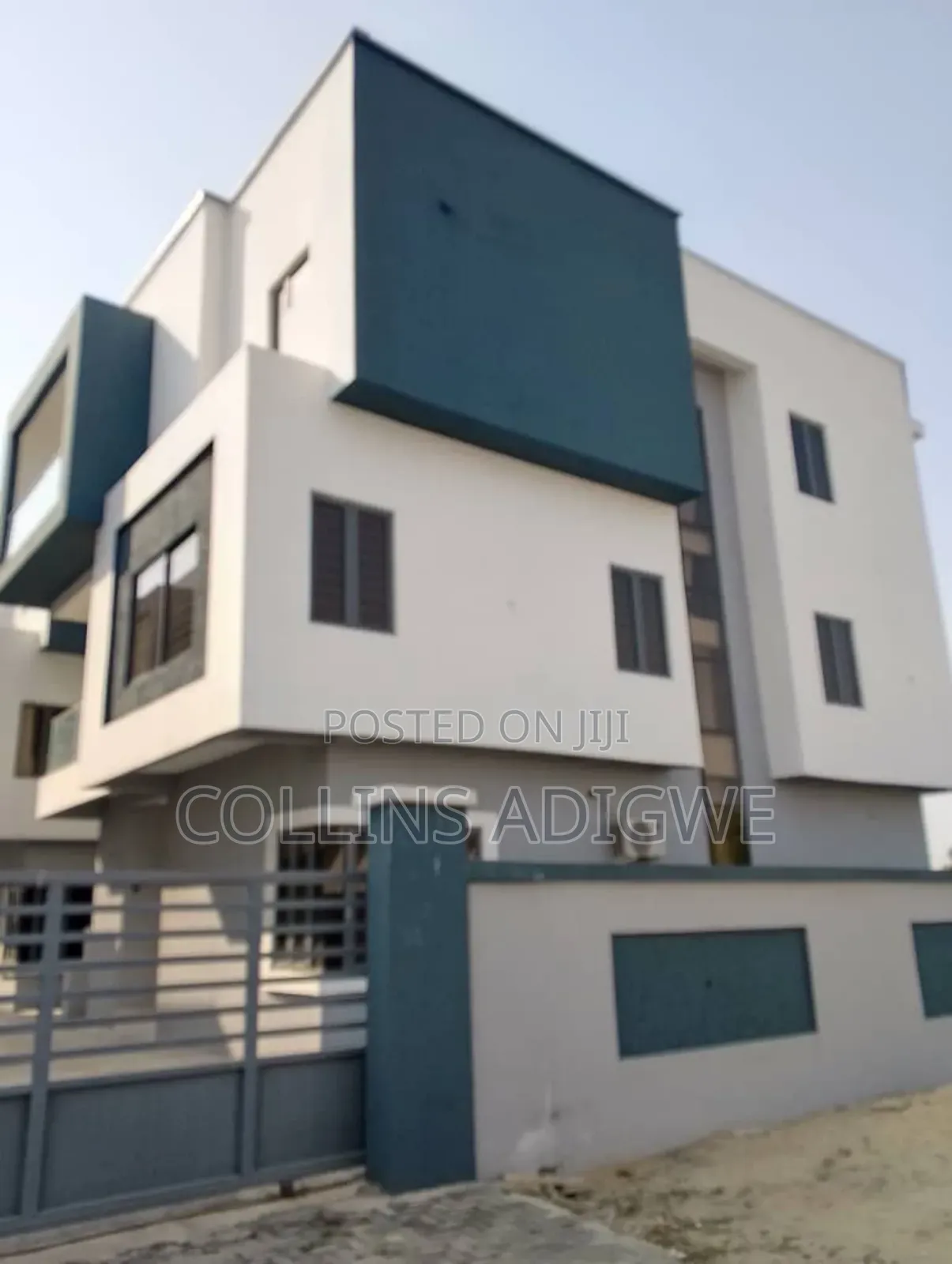 4bdrm Duplex in Orchid Chevron for sale