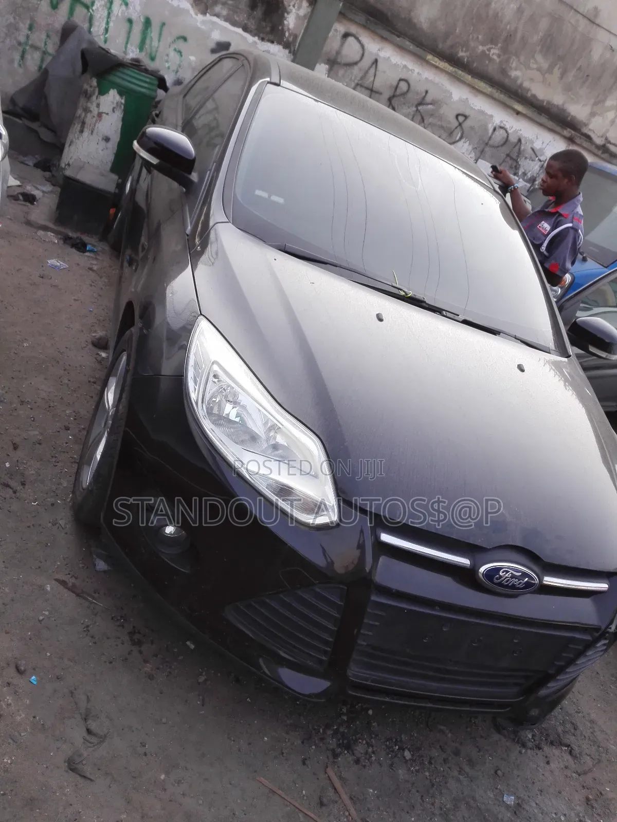 Ford Focus SE Sedan FWD (2.0L 4cyl 5M) 2013 Black