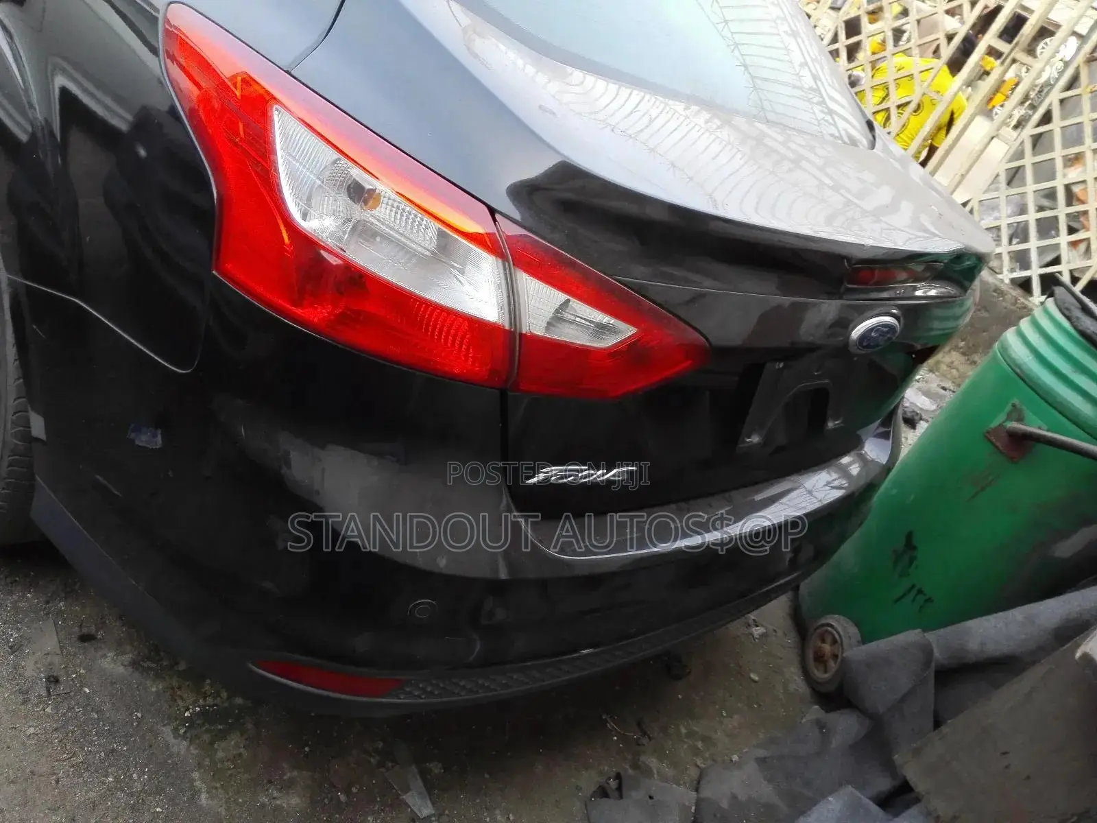 Ford Focus SE Sedan FWD (2.0L 4cyl 5M) 2013 Black