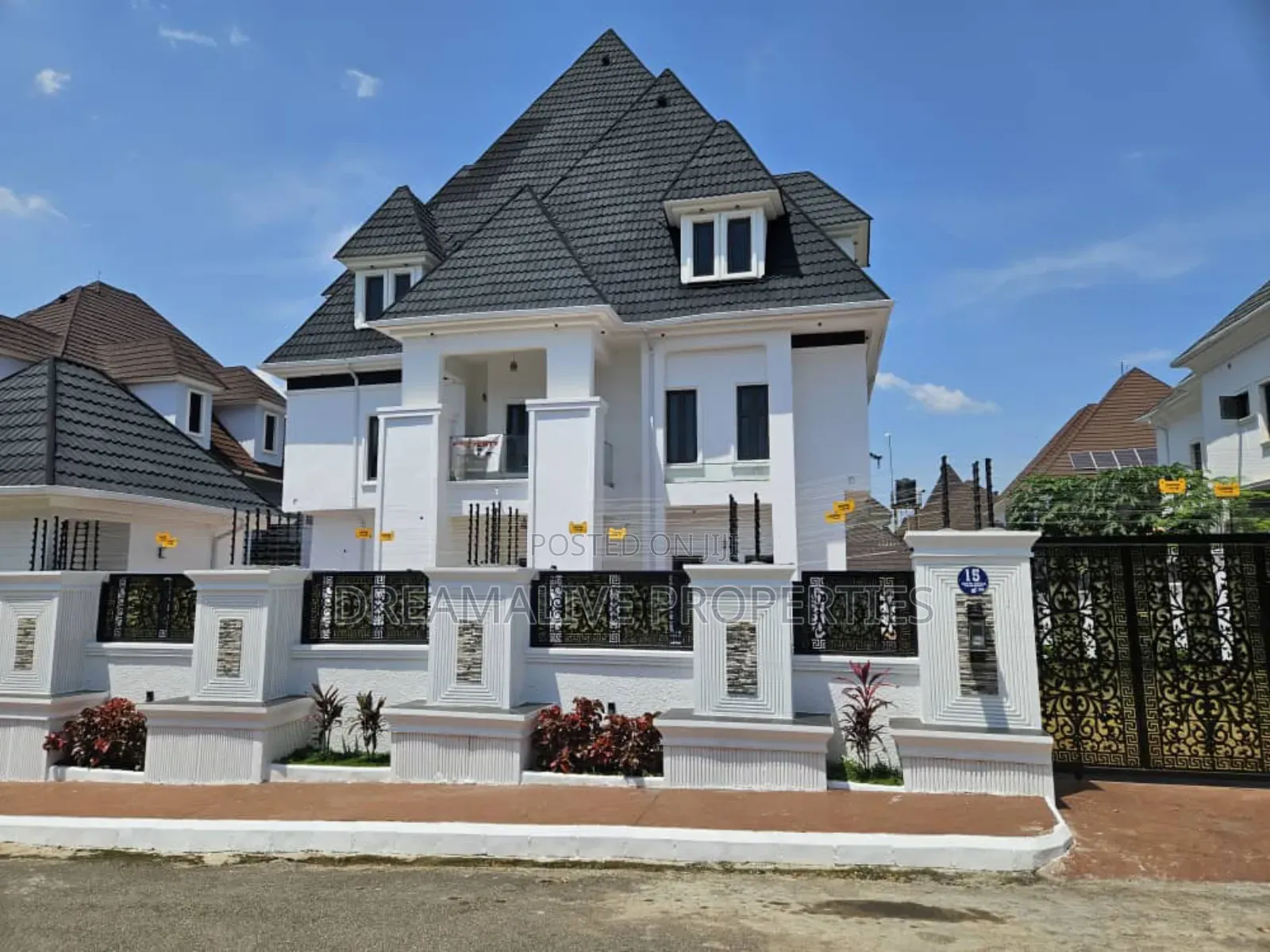 6bdrm Duplex in Estate, Gwarinpa for sale
