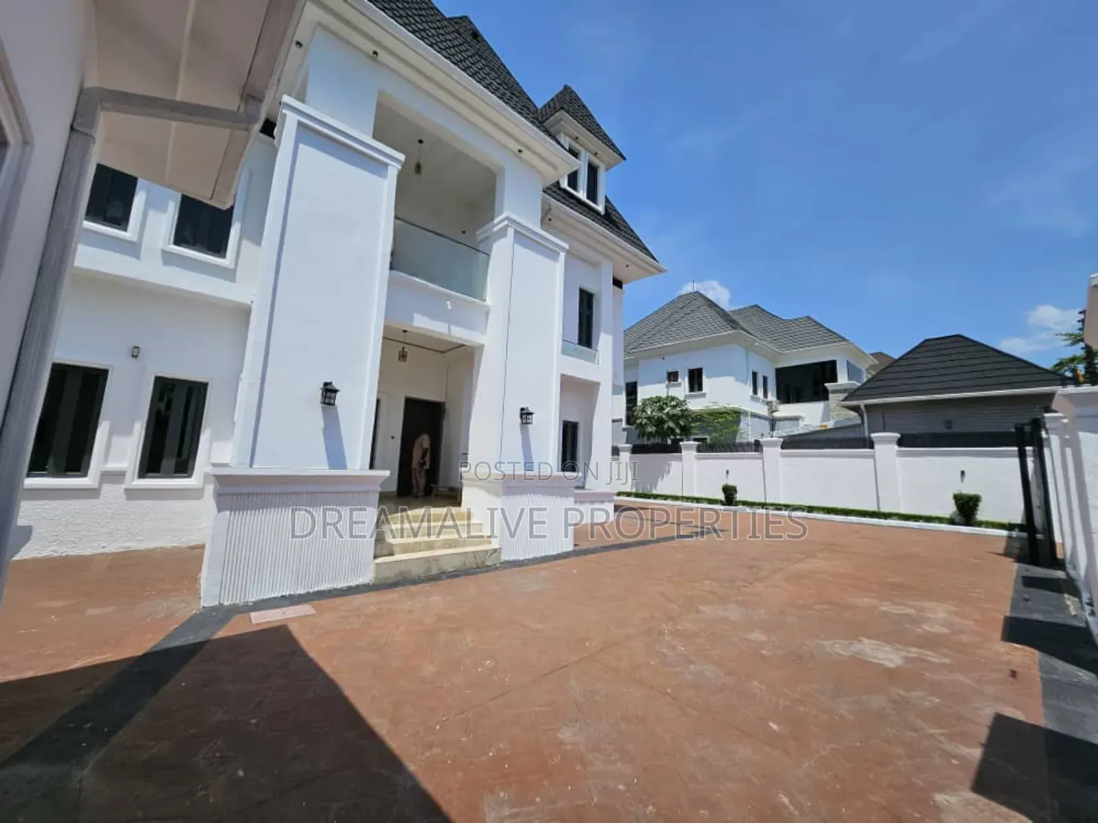 6bdrm Duplex in Estate, Gwarinpa for sale