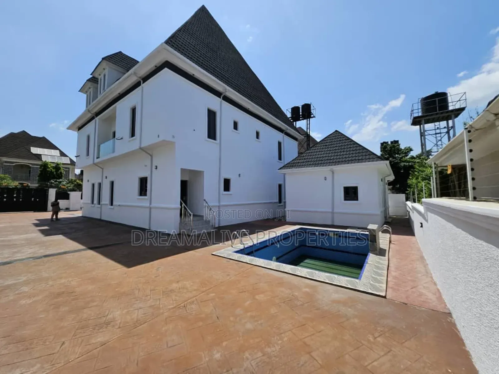 6bdrm Duplex in Estate, Gwarinpa for sale