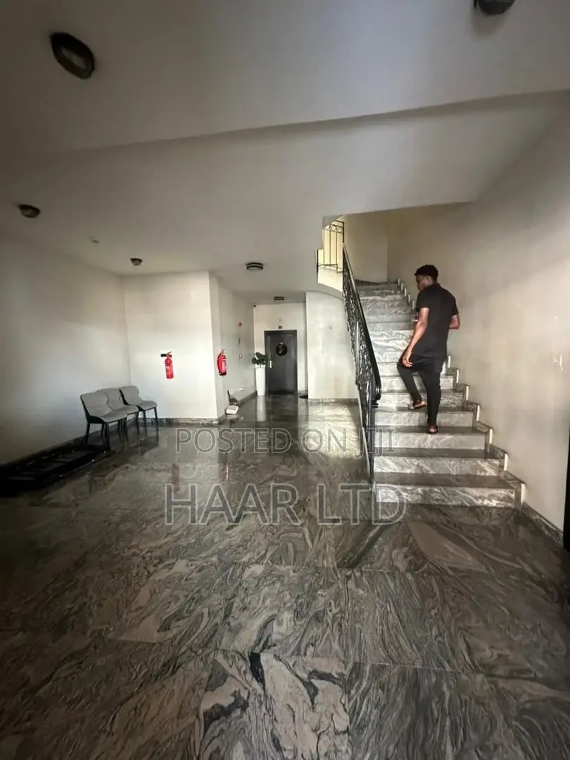 3bdrm Apartment in Chevron for rent