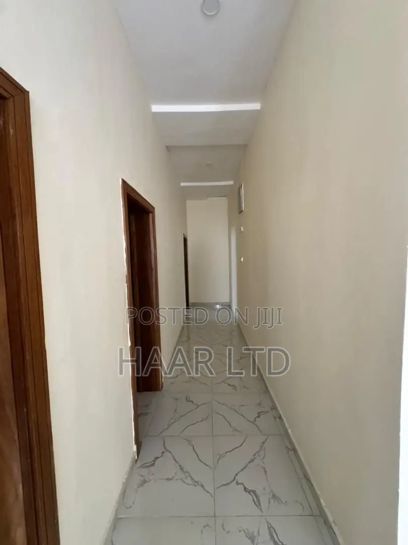 3bdrm Apartment in Chevron for rent