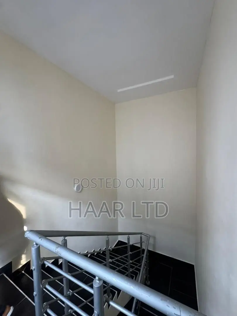 3bdrm Apartment in Chevron for rent