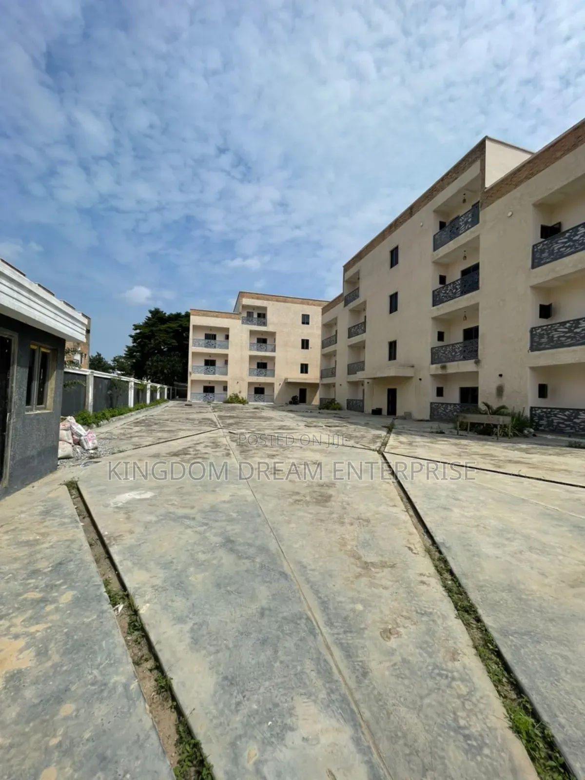 3bdrm Apartment in Ikeja Gra for sale