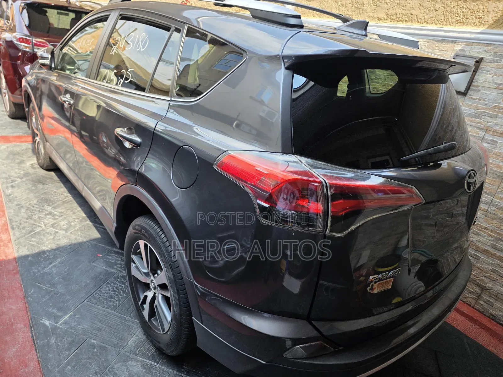 Toyota RAV4 XLE AWD (2.5L 4cyl 6A) 2016 Gray