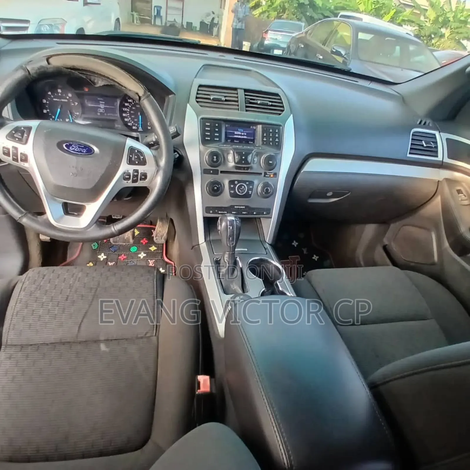 Ford Explorer XLT 4dr SUV AWD (3.5L 6cyl 6A) 2015 Gray