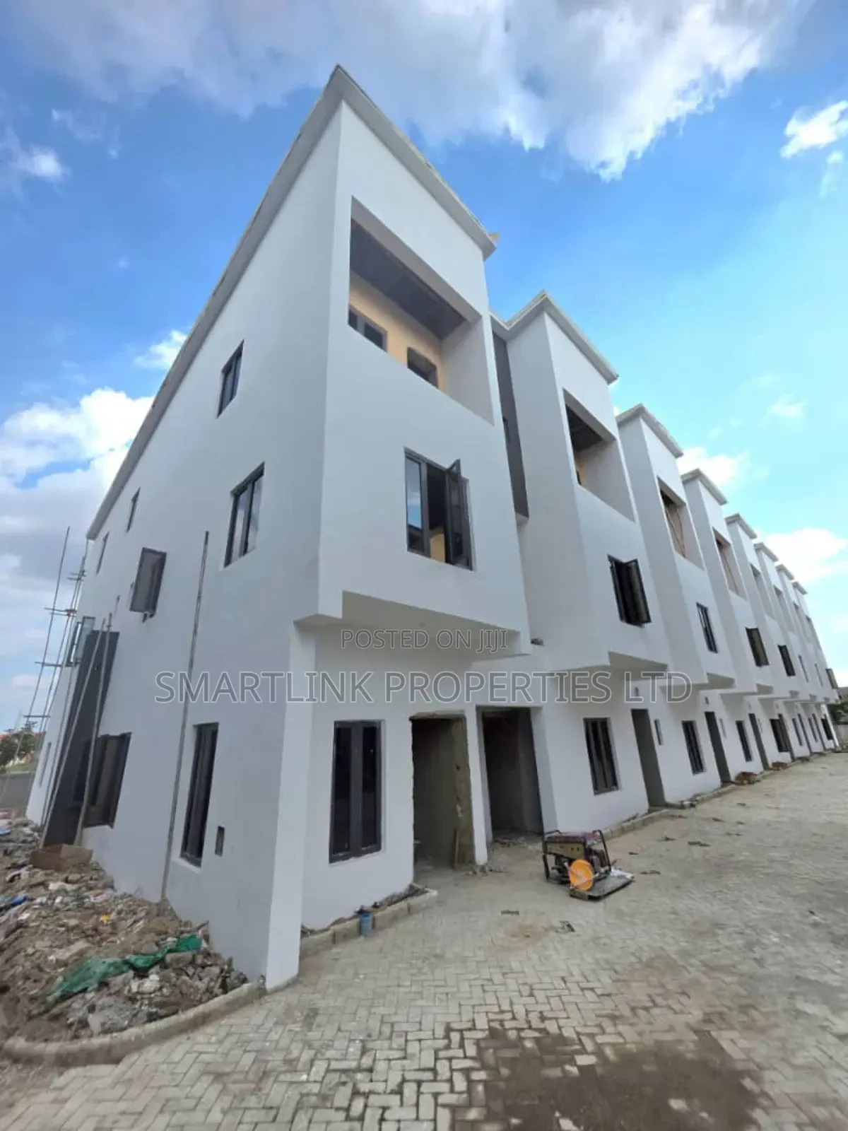 4bdrm Townhouse/Terrace in Games Village, Kaura for sale