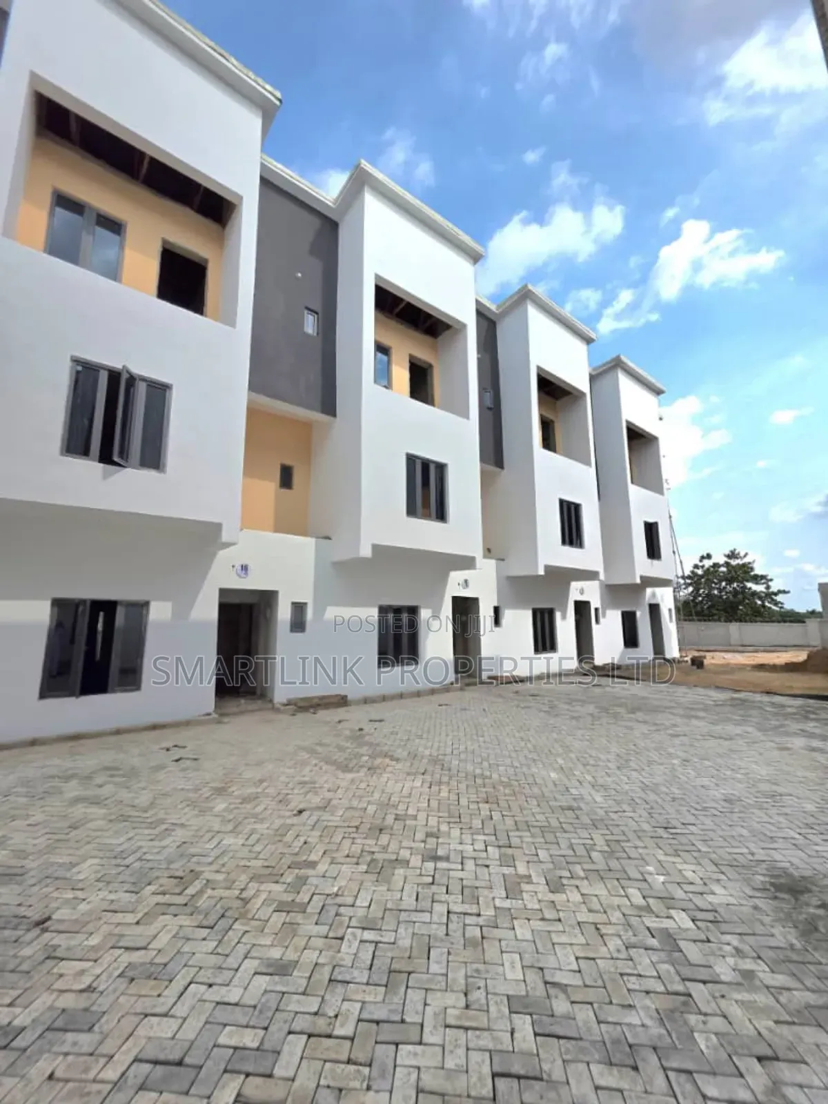 4bdrm Townhouse/Terrace in Games Village, Kaura for sale