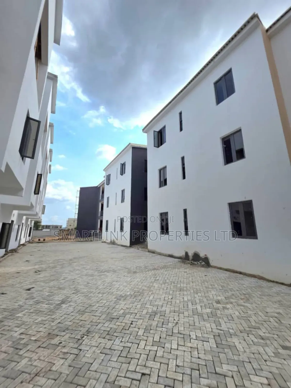 4bdrm Townhouse/Terrace in Games Village, Kaura for sale