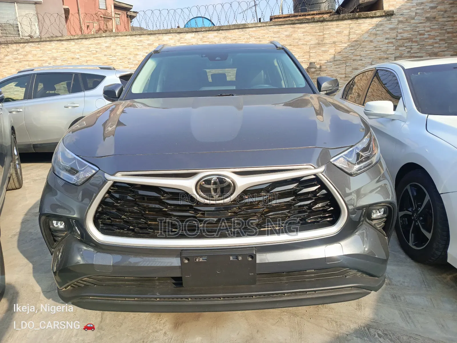 Toyota Highlander XLE 2021 Gray