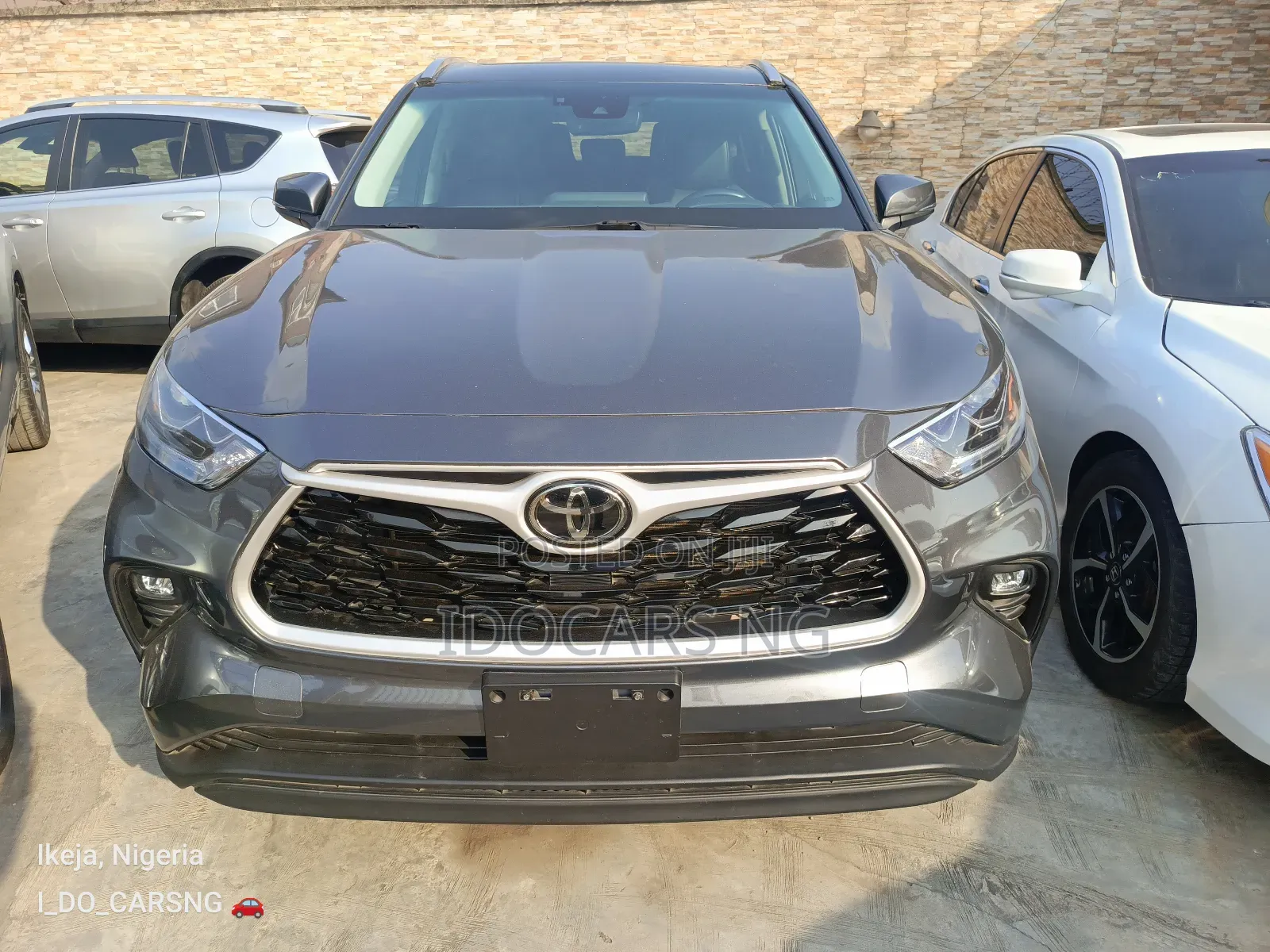 Toyota Highlander XLE 2021 Gray