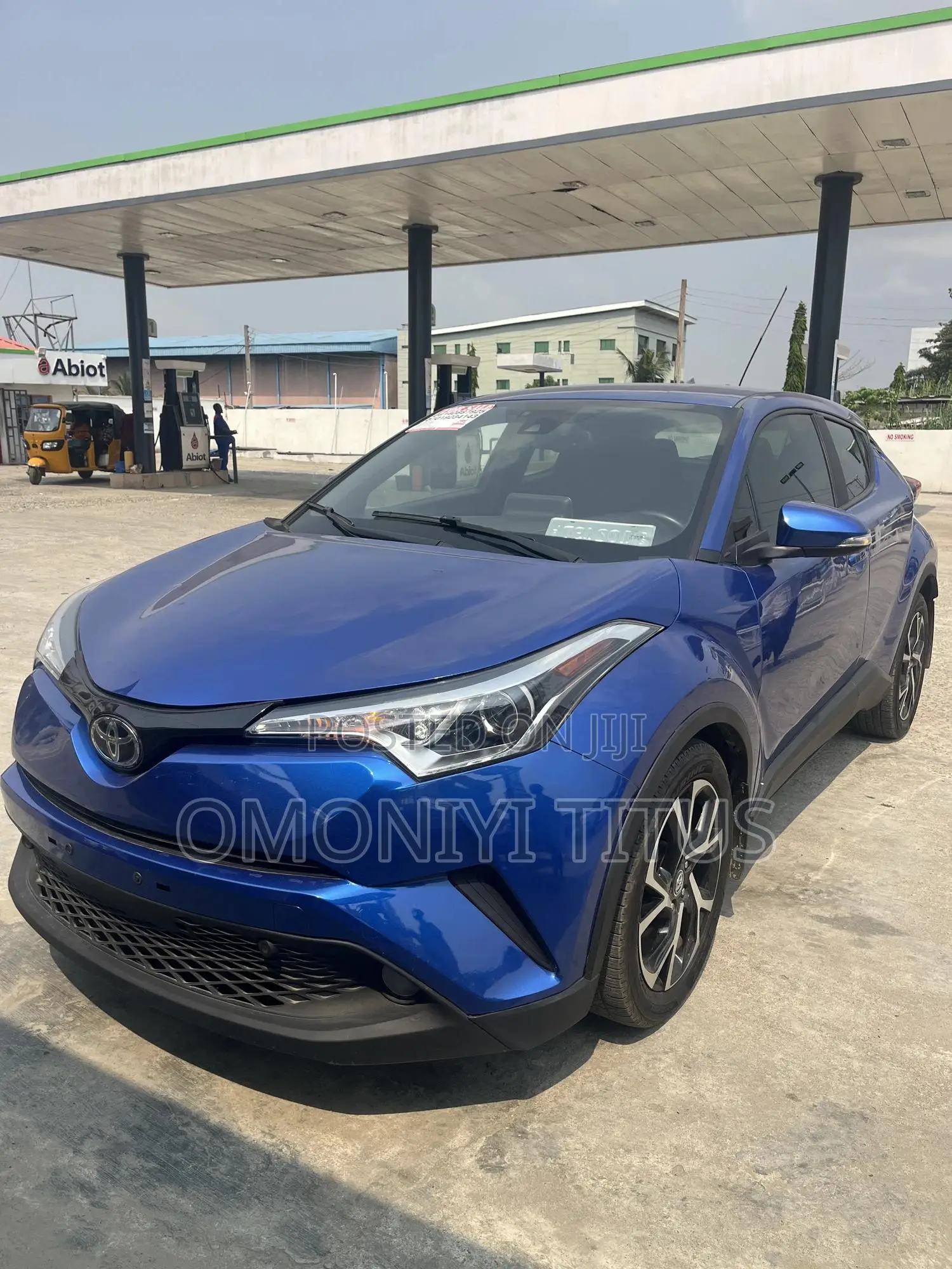 Toyota C-HR XLE FWD 2020 Blue