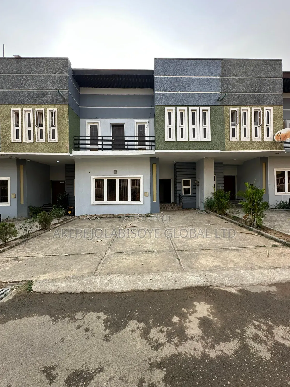 4bdrm Duplex in In An Estate for rent