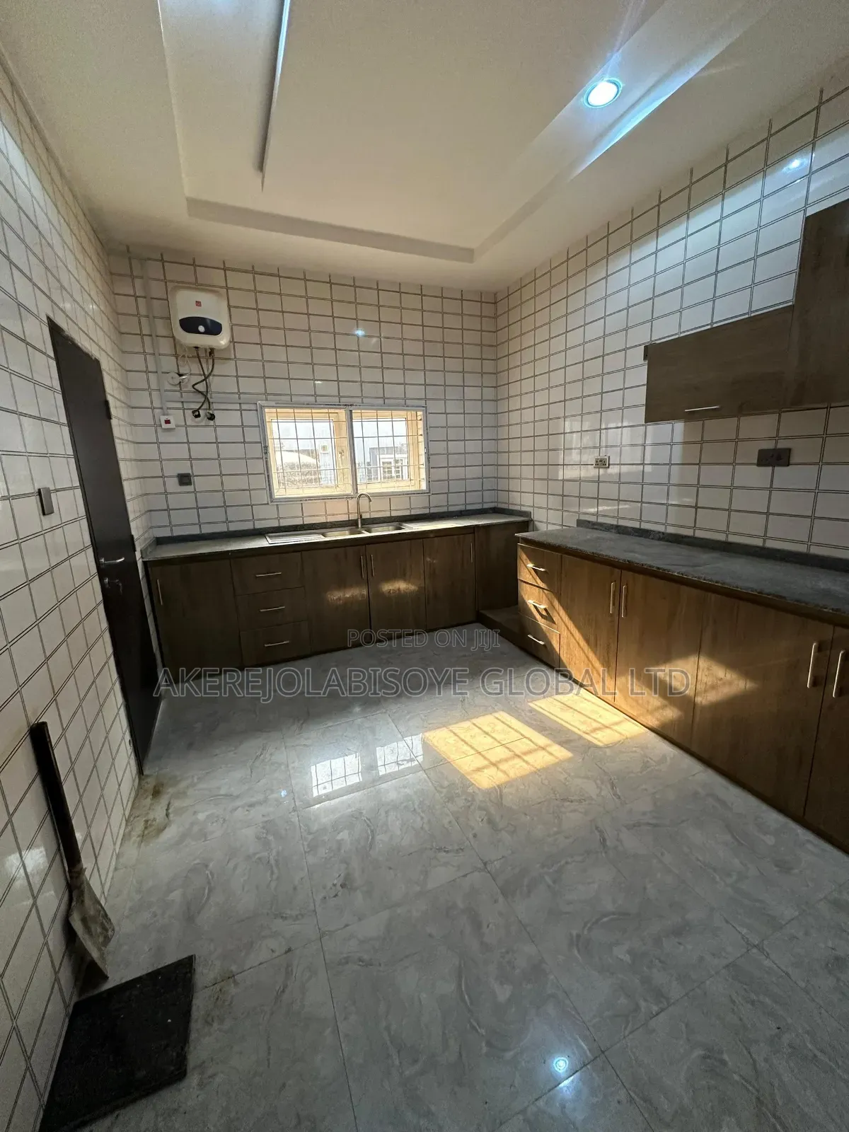 4bdrm Duplex in In An Estate for rent