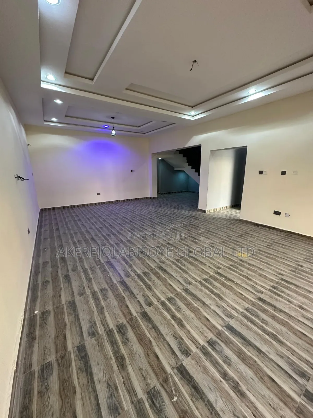 4bdrm Duplex in In An Estate for rent