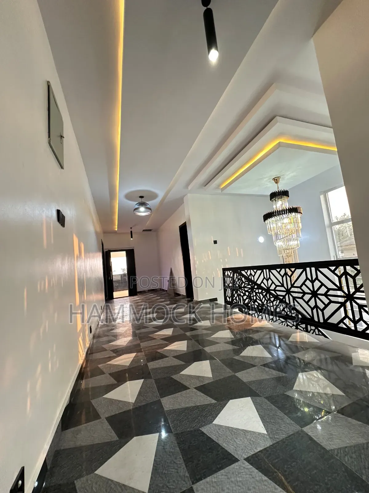 4bdrm Duplex in Dss Quarters, Jericho for sale
