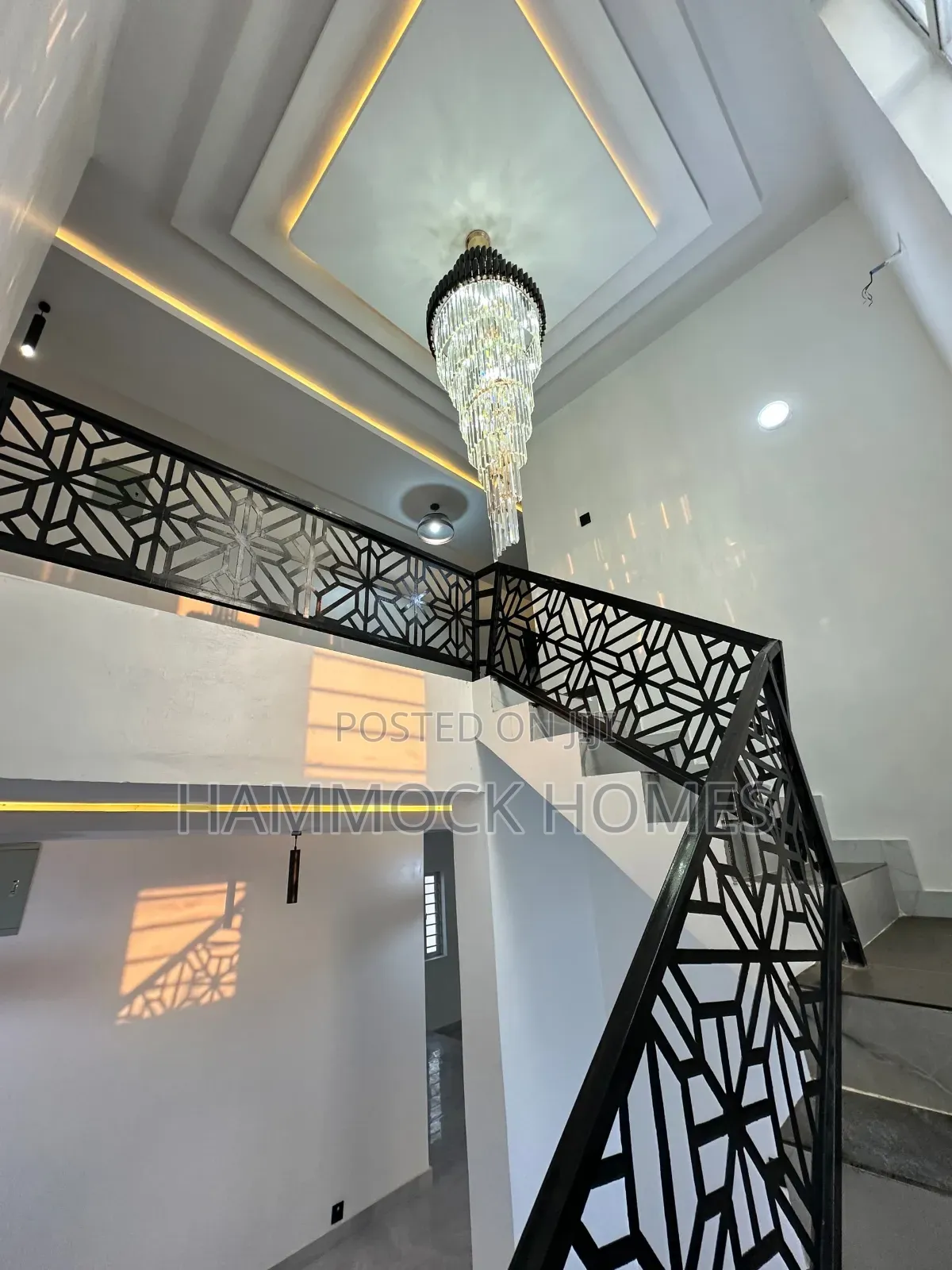 4bdrm Duplex in Dss Quarters, Jericho for sale
