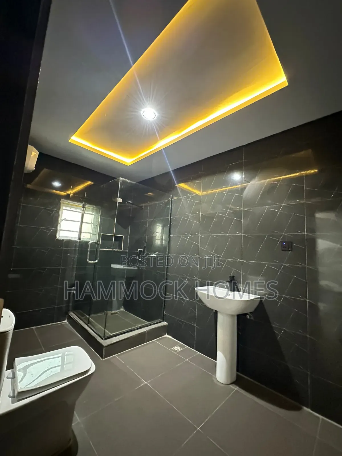 4bdrm Duplex in Dss Quarters, Jericho for sale