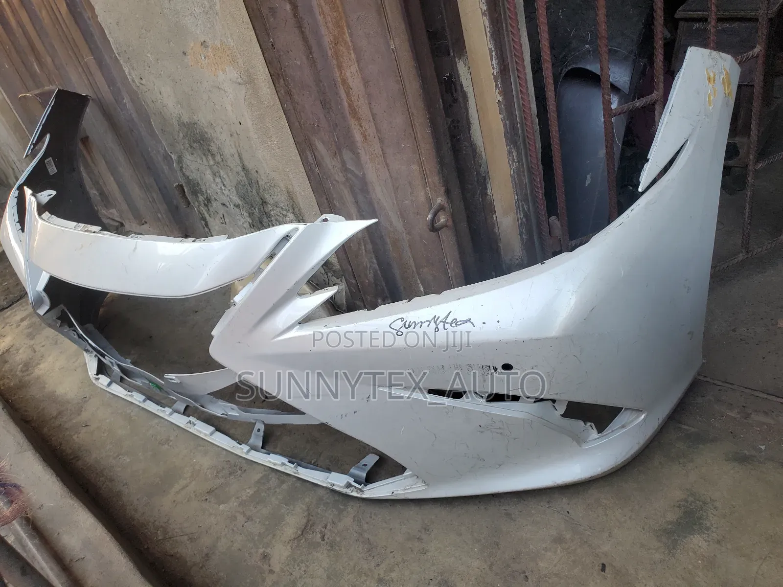 Front Bumper Es350 2020