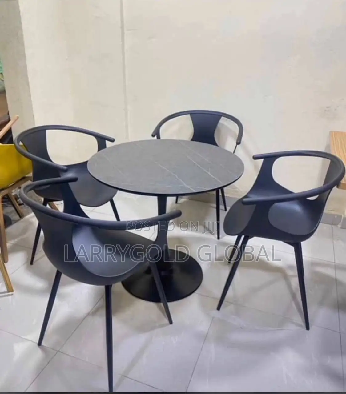 Imported High Quality Restaurant Dining Set With 4 Chairs
