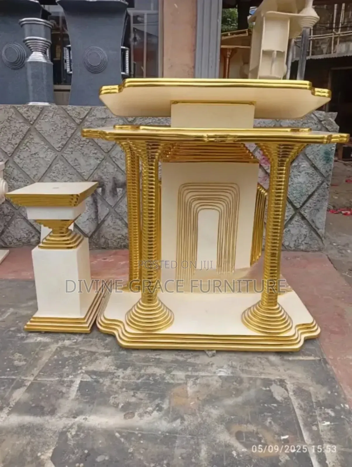 Modern Church Pulpit With 2 Flower Vase