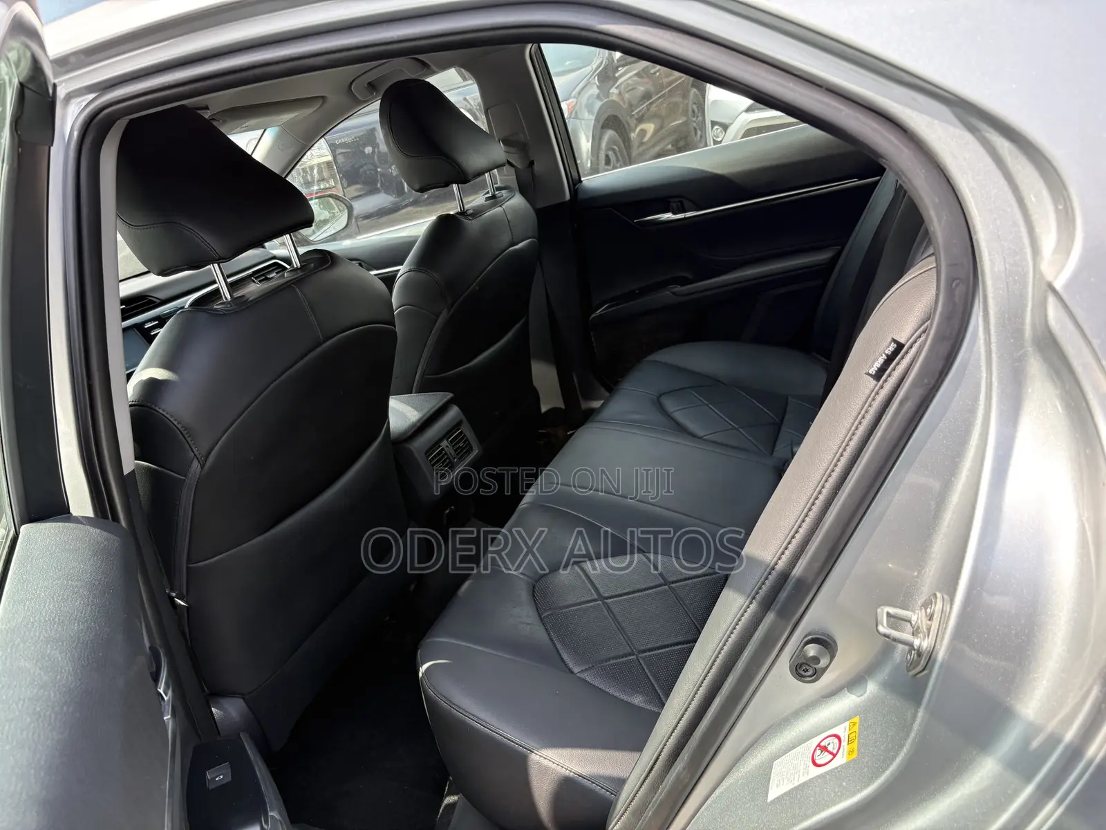 Toyota Camry XLE FWD (2.5L 4cyl 8AM) 2018 Silver