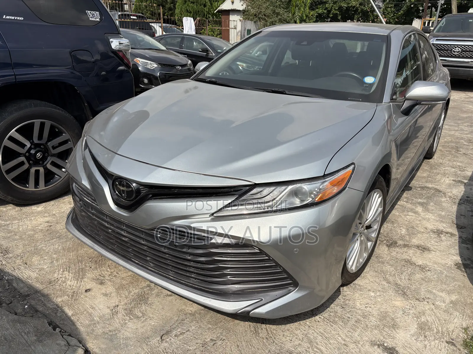 Toyota Camry XLE FWD (2.5L 4cyl 8AM) 2018 Silver