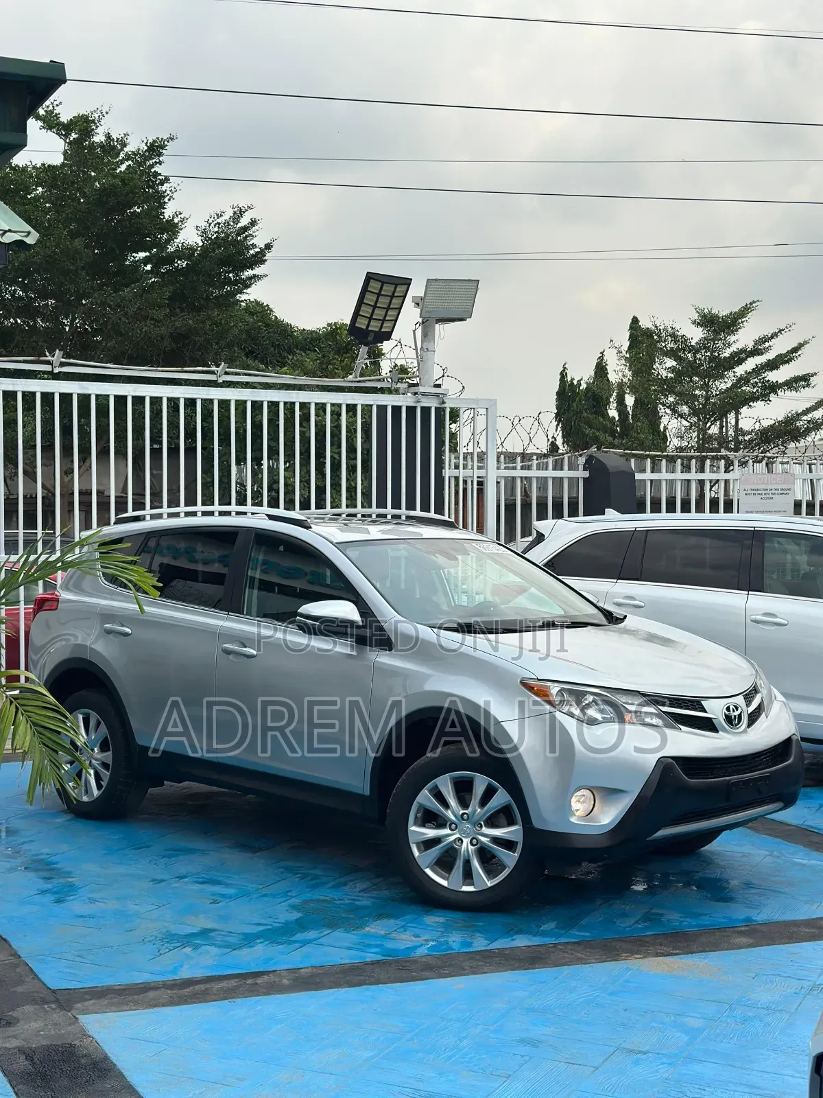 Toyota RAV4 Limited 4dr SUV AWD (2.5L 4cyl 6A) 2014 Silver