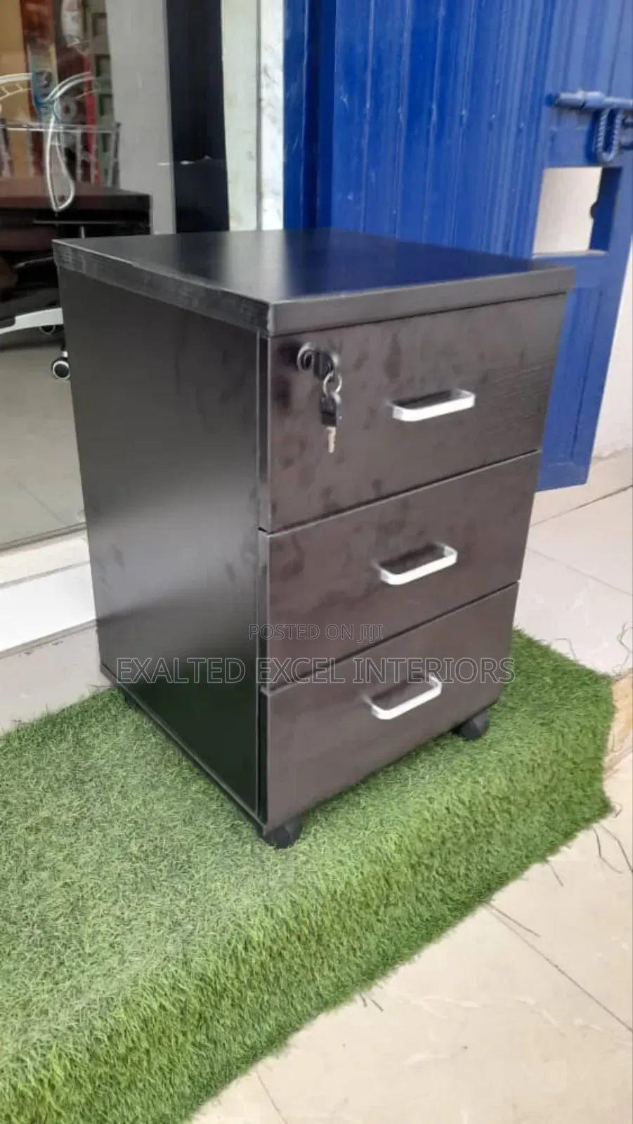 “Modern 3-drawer Mobile Cabinet