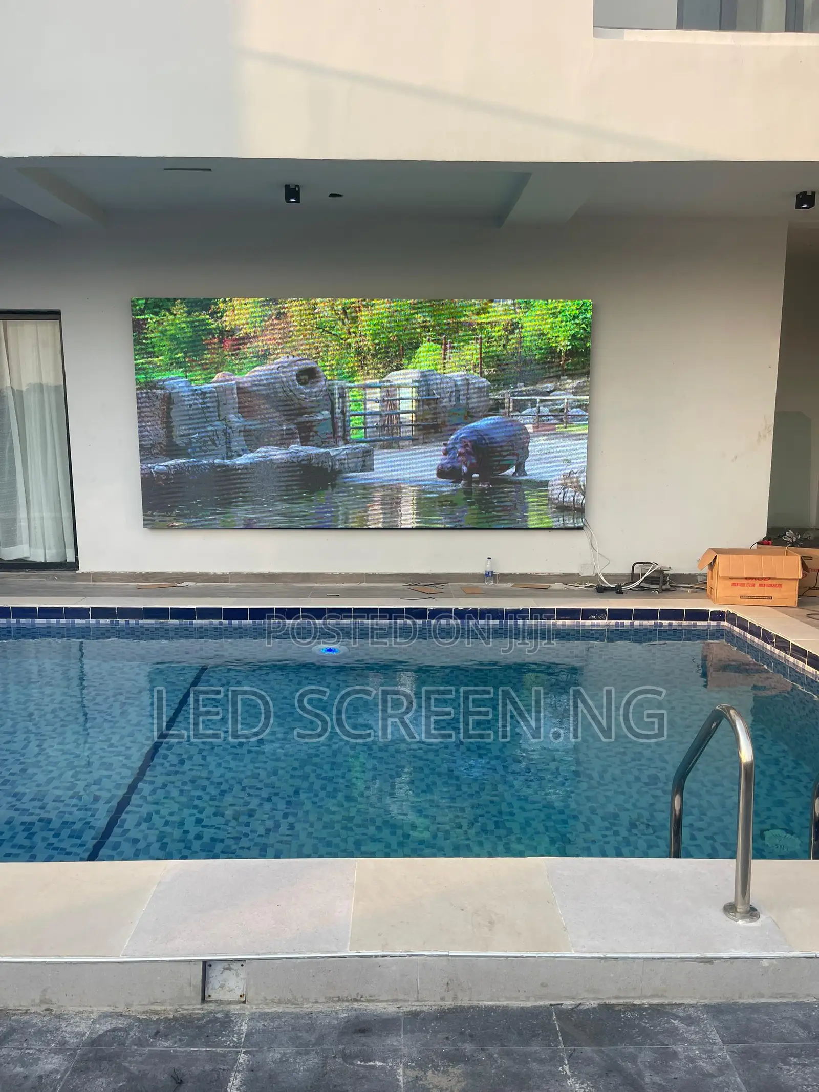 Poolside Led Screen for Hotels, Clubs Lounges
