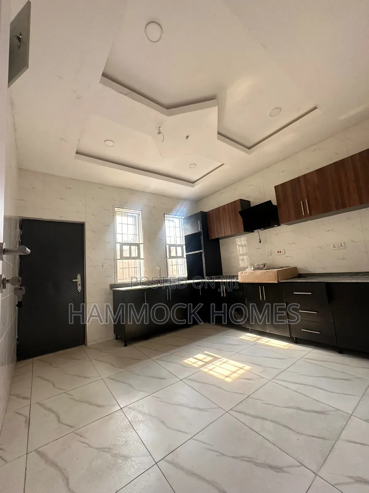 4bdrm Duplex in Jericho Gra for sale